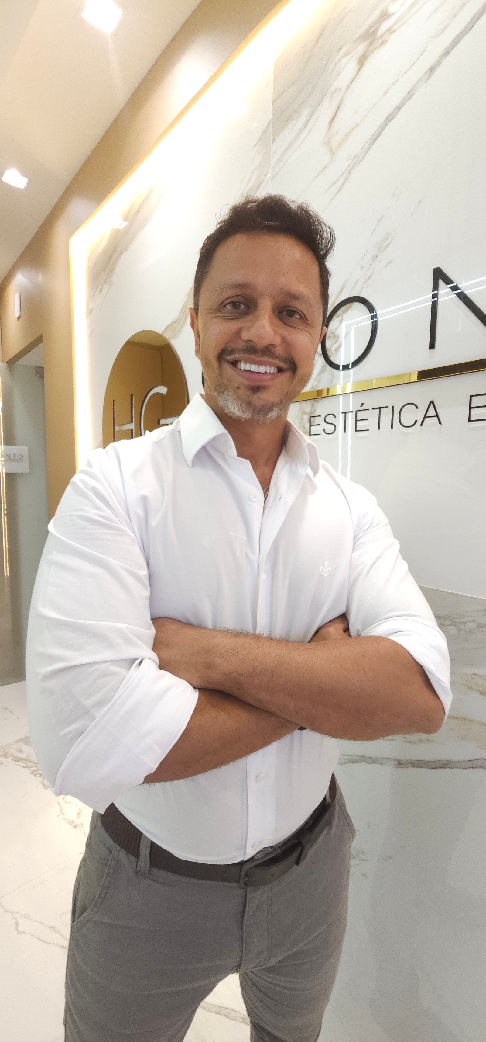 Dr. HG - Especialista em Implantes Dentários